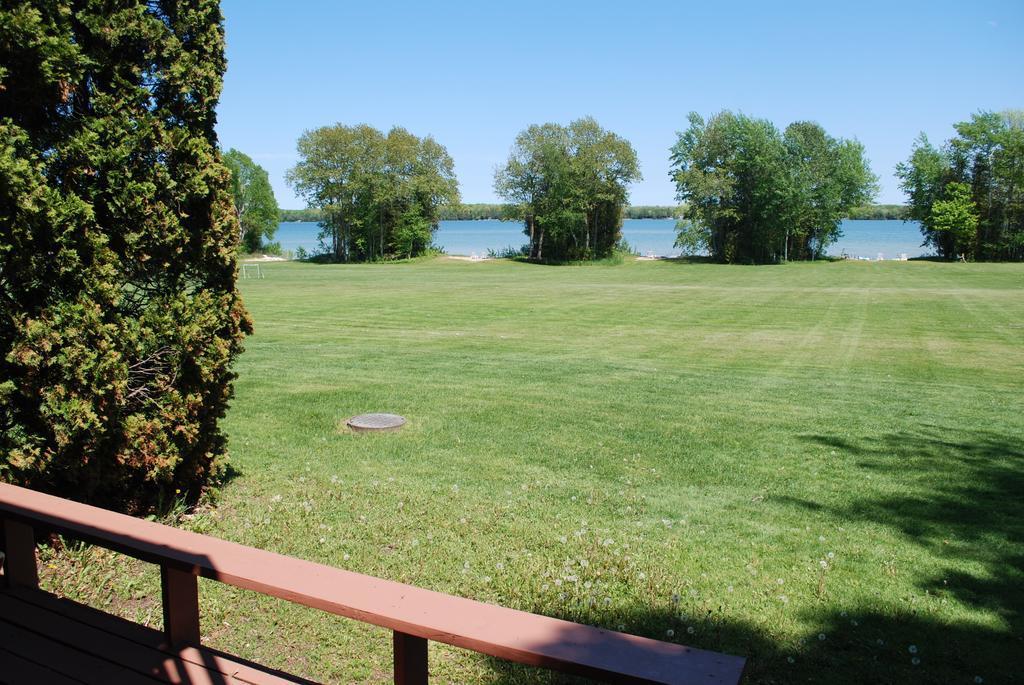 Hôtel The Rushes à Sturgeon Bay Extérieur photo